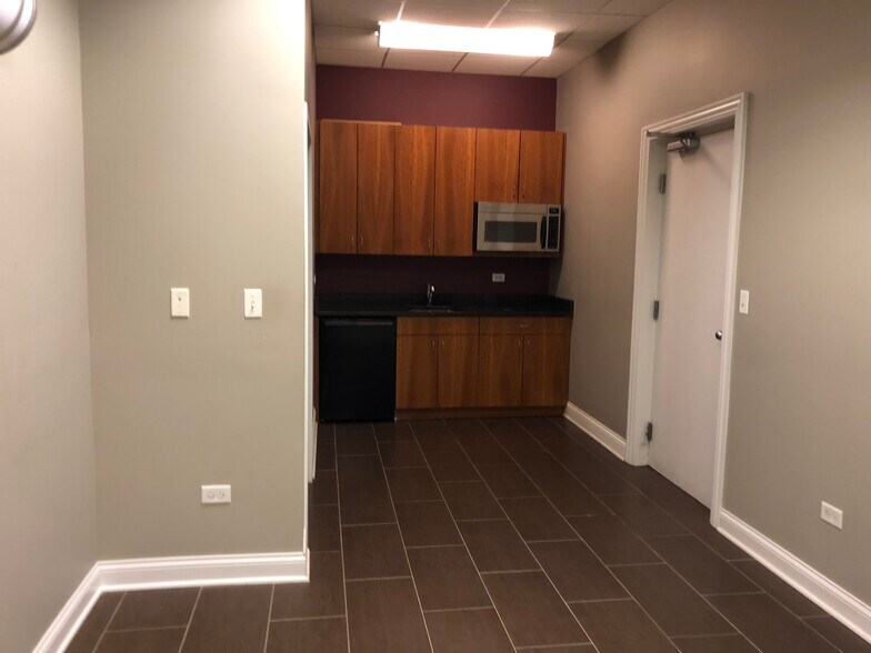 More Photos Of 1136 W Diversey Pkwy, Chicago Apartments For Sale