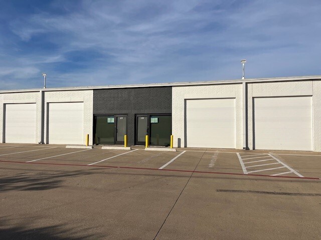 More Photos Of 11363 Denton Dr, Dallas Unknown For Lease