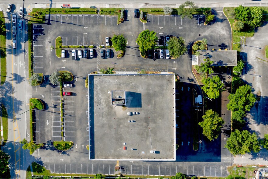 More Photos Of 3661 W Oakland Park Blvd, Lauderdale Lakes Office For Sale