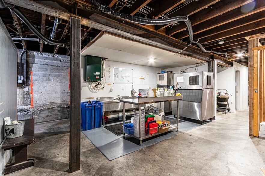 More Photos Of 2543-2545 24th St, San Francisco Storefront Retail Residential For Sale