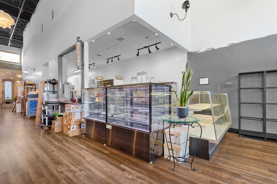 More Photos Of 107 S Main St, Farmersville Storefront For Sale