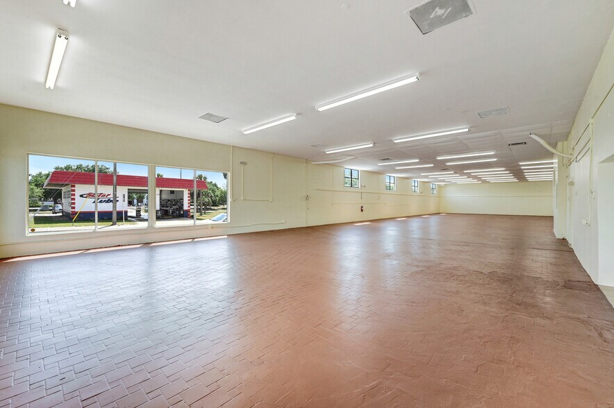 More Photos Of 117-137 Hughlett Ave, Cocoa General Retail For Sale