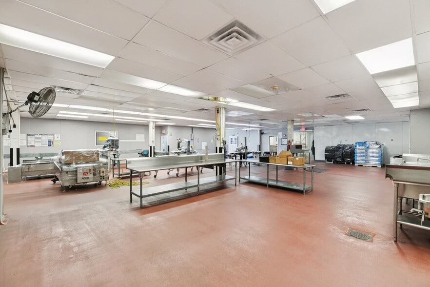 More Photos Of 5935 Woodland Ave, Philadelphia Food Processing For Sale