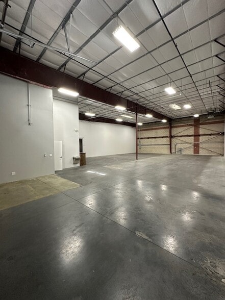 More Photos Of 11279 S Redwood Rd, South Jordan Warehouse For Lease
