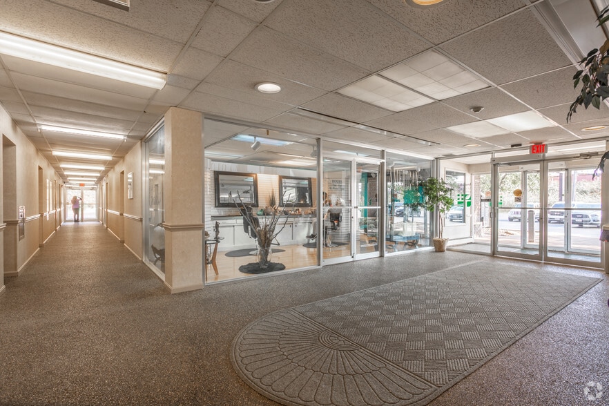 More Photos Of 25701 N Lakeland Blvd, Cleveland Medical For Lease