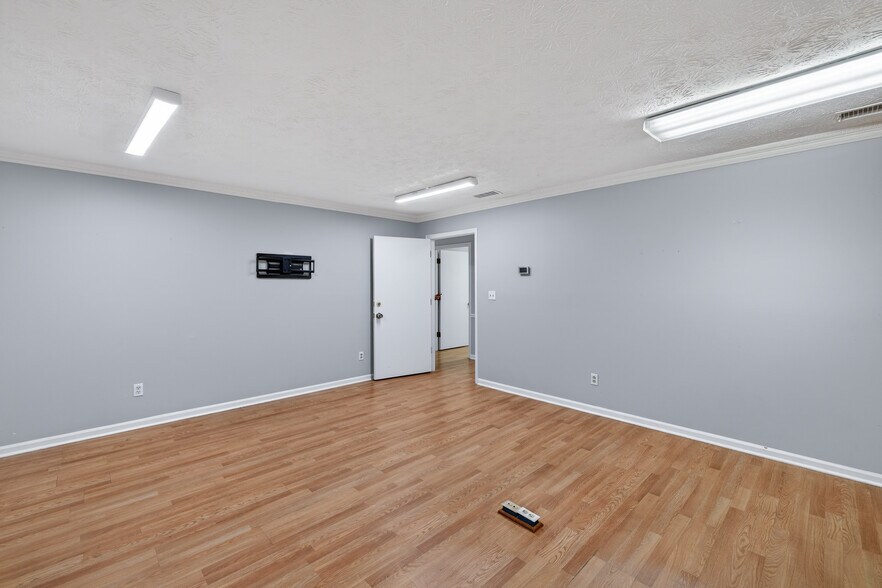 More Photos Of 4109 Robinson St, Covington Freestanding For Sale