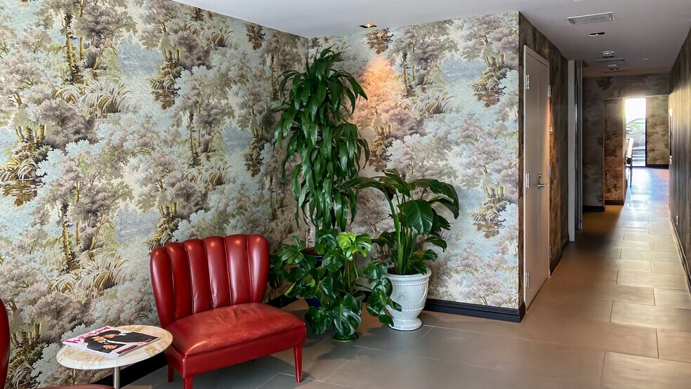 More Photos Of 340 N Camden Dr, Beverly Hills Storefront Retail Office For Lease