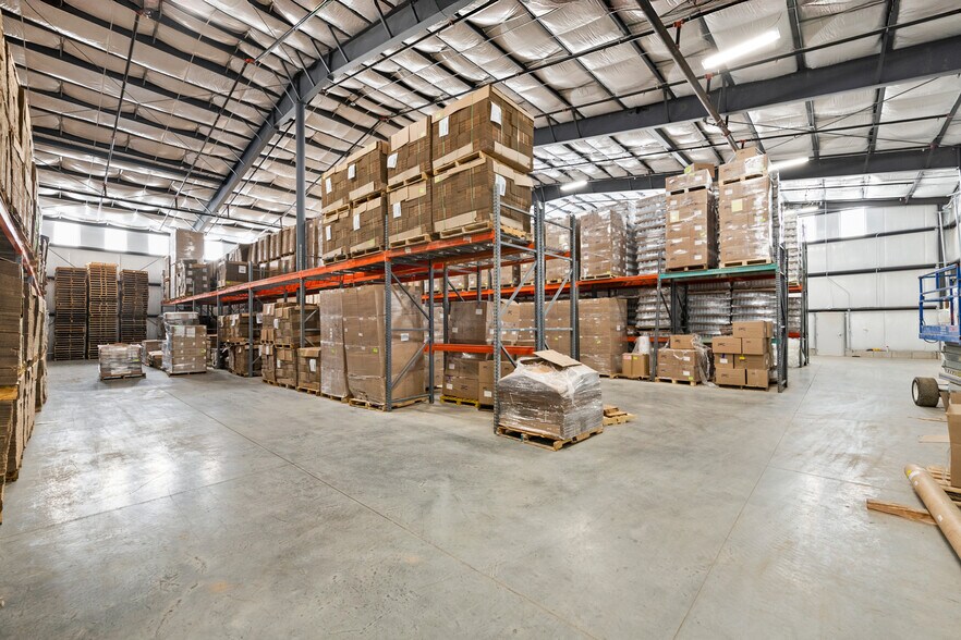 More Photos Of 97 S Red Willow Rd, Evanston Manufacturing For Sale