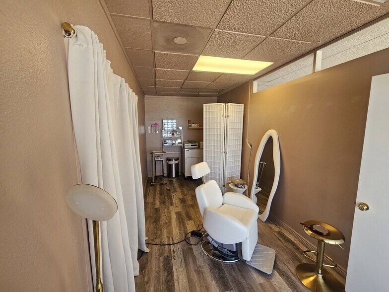 More Photos Of 5202 N 7th St, Phoenix Freestanding For Lease