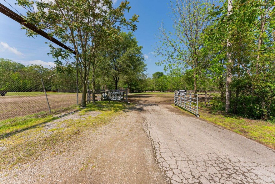 More Photos Of 311 Rose Ave, Marion Warehouse For Sale