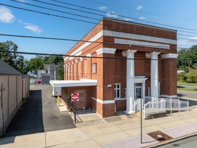 More Photos Of 36 W Railroad Ave, Jamesburg Bank For Lease