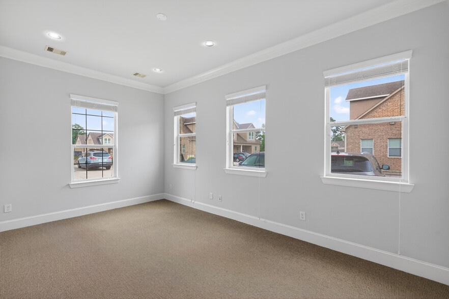 More Photos Of 25511 Budde Rd, The Woodlands Office For Sale