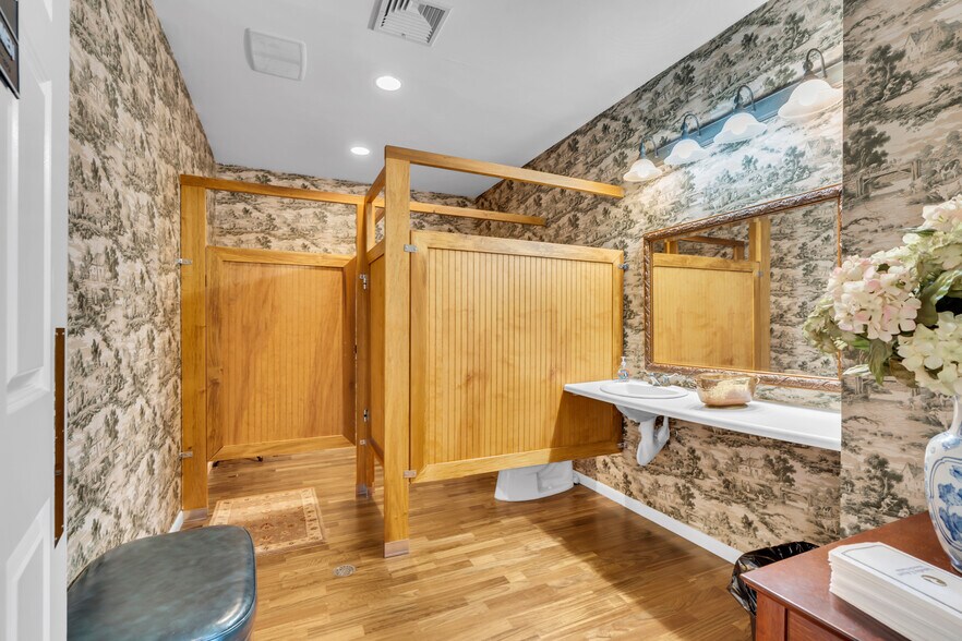More Photos Of 150 W Veterans Hwy, Jackson Funeral Home For Sale