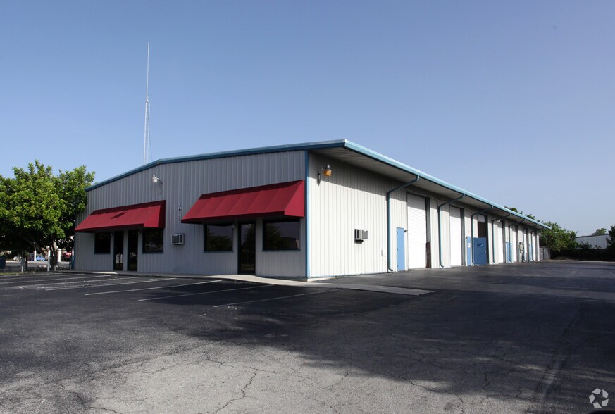 Primary Photo Of 3673 Prospect Ave, Naples Manufacturing For Lease