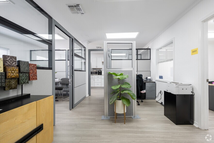 More Photos Of 1206 W Slaughter Ln, Austin Office For Lease