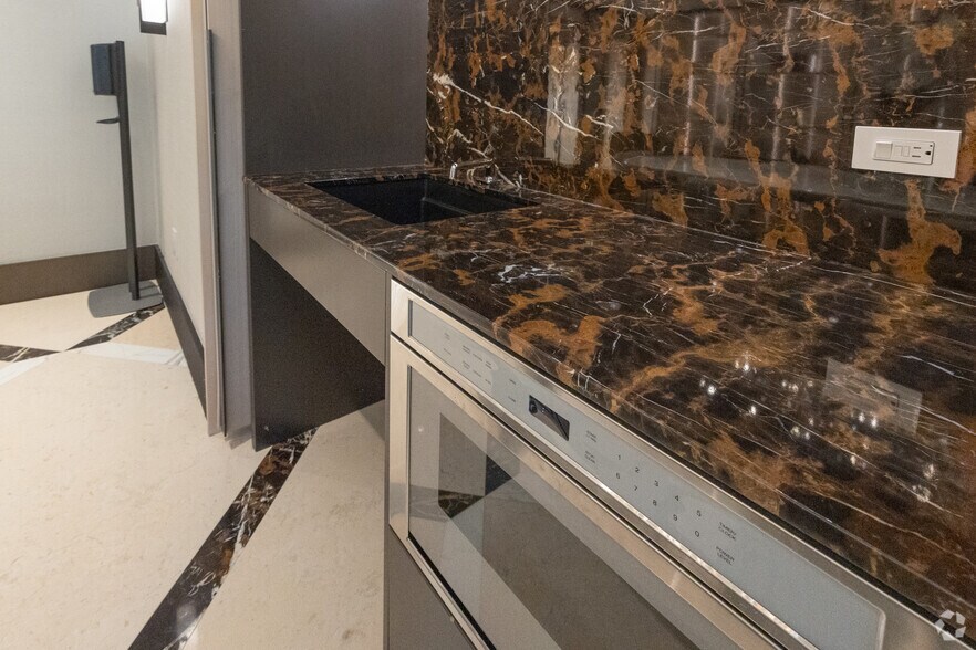 More Photos Of 2461 Broadway, New York Apartments For Lease