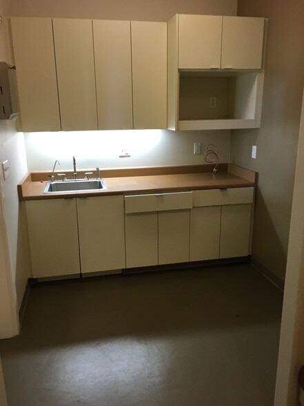 More Photos Of 650 San Benito St, Hollister Freestanding For Lease