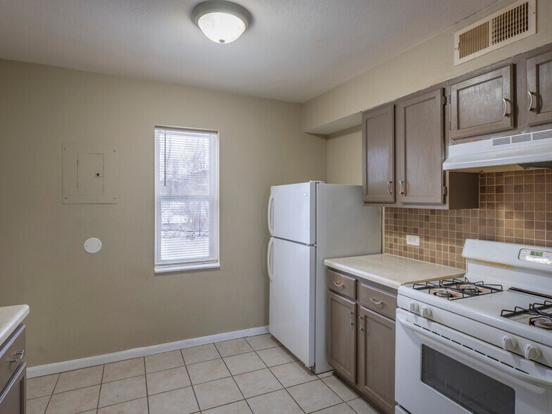 More Photos Of 8208 Troost Ave, Kansas City Apartments For Sale