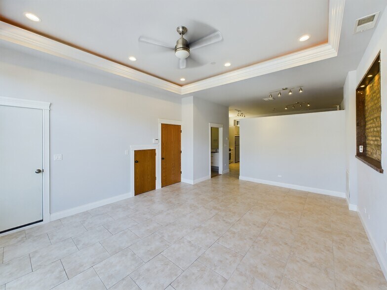 More Photos Of 2064 N Western Ave, Chicago Storefront Retail Residential For Lease