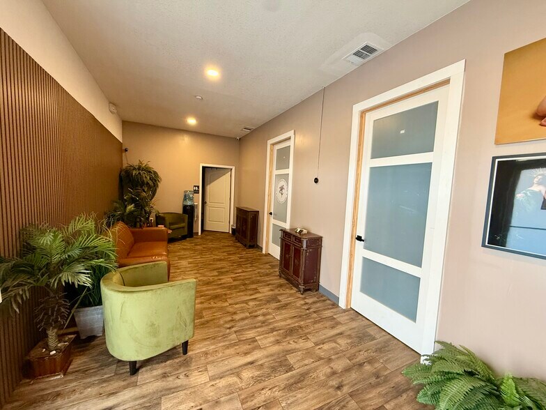 More Photos Of 1807 Rogero Rd, Jacksonville Medical For Lease