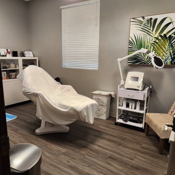 More Photos Of 8730-8732 W Fountain Ave, Tampa Medical For Lease