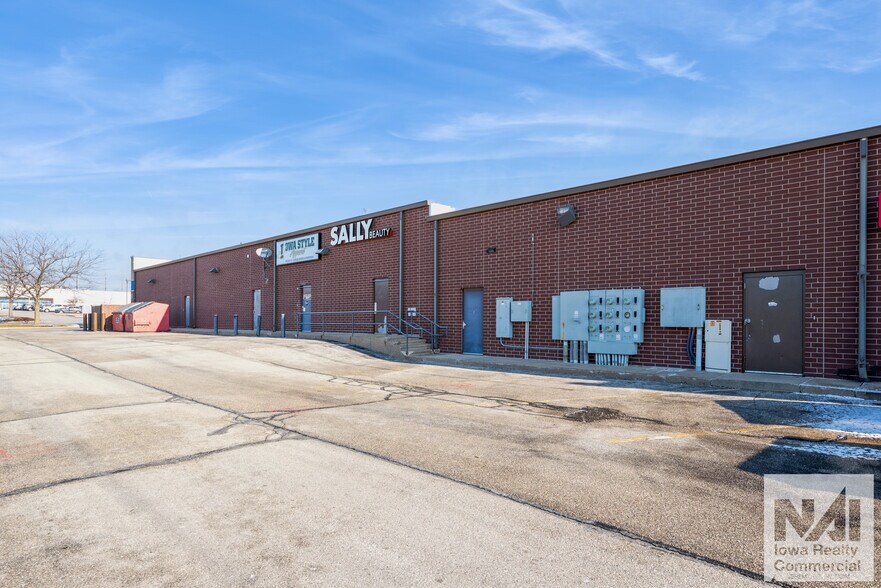 More Photos Of 3620 Edgewood Rd SW, Cedar Rapids Freestanding For Lease