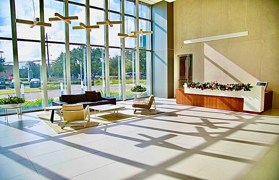 More Photos Of 396 W Greens Rd, Houston Office For Sale