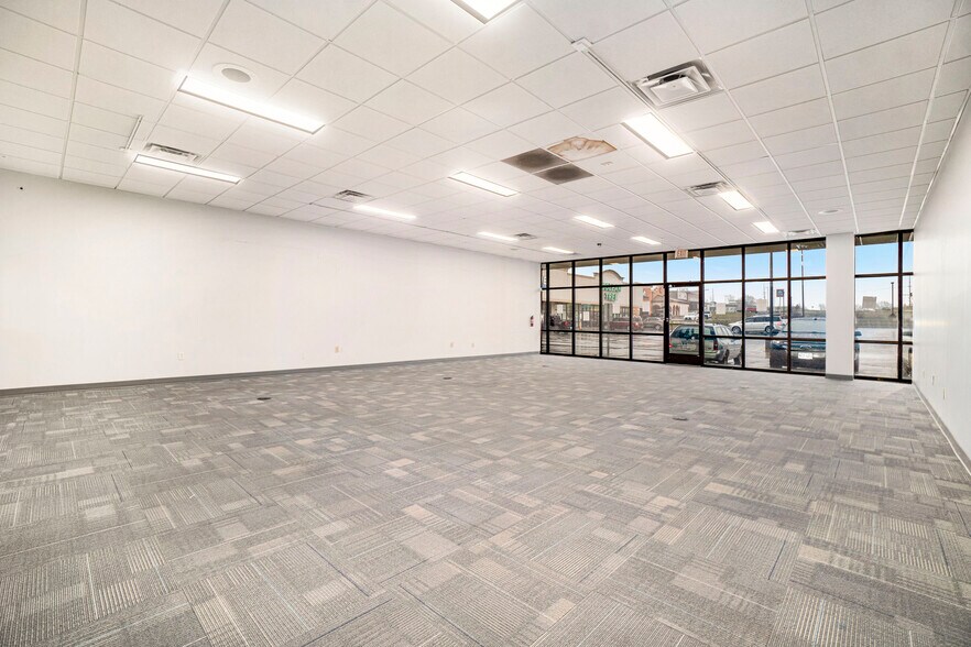 More Photos Of 2363-2365 Vintage Ct, Excelsior Springs Freestanding For Lease