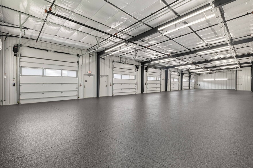More Photos Of 952 Cross Town Dr, Ponte Vedra Parking Garage For Sale