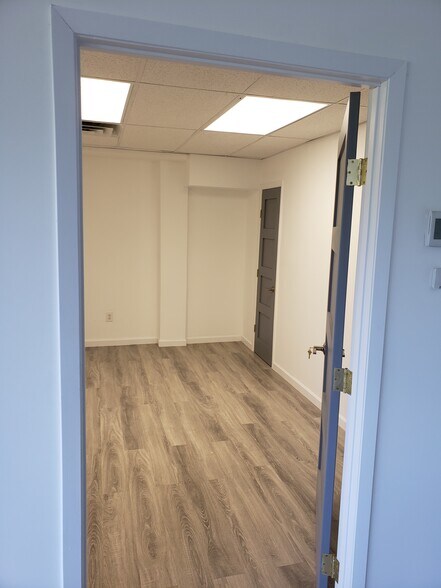 More Photos Of 15302 Baisley Blvd, Jamaica Loft Creative Space For Lease