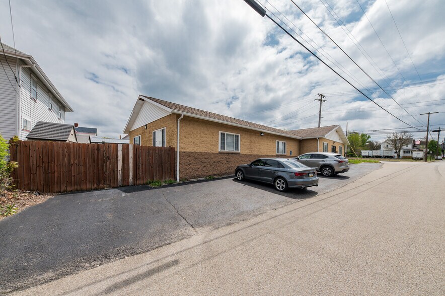 More Photos Of 325 Connellsville St, Uniontown Daycare Center For Sale