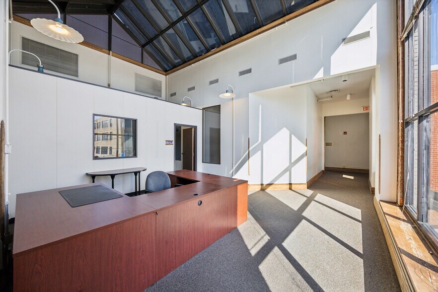 More Photos Of 211-215 S Jennings Ave, Fort Worth Loft Creative Space For Lease