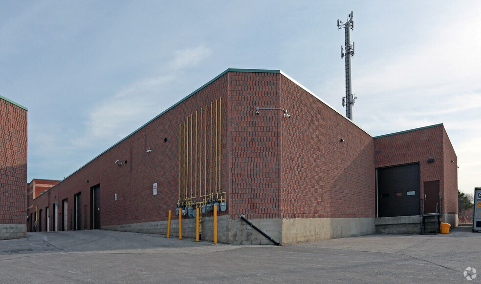 More Photos Of 86 Ringwood Dr, Whitchurch-Stouffville Showroom For Sale