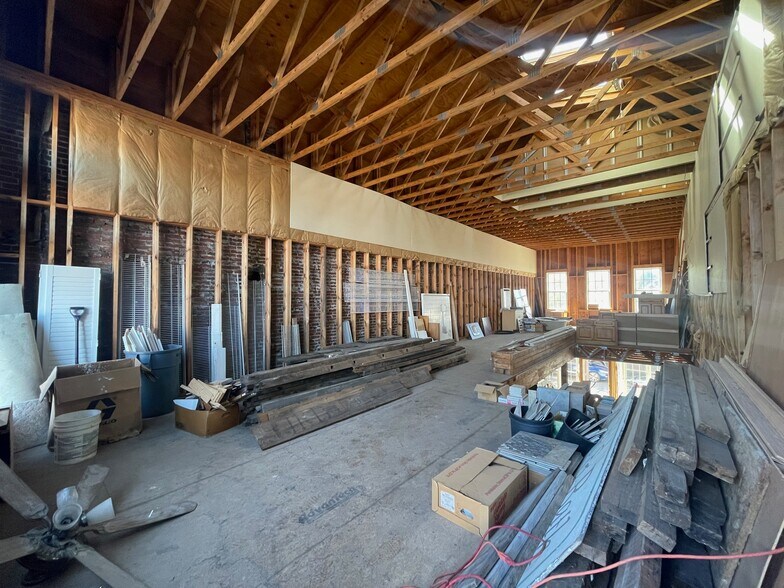 More Photos Of 513 Poplar St, Cambridge Storefront Retail Residential For Sale