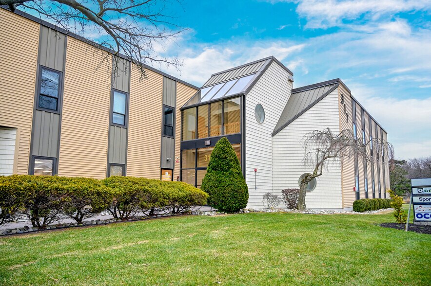More Photos Of 317 Brick Blvd, Brick Office For Lease