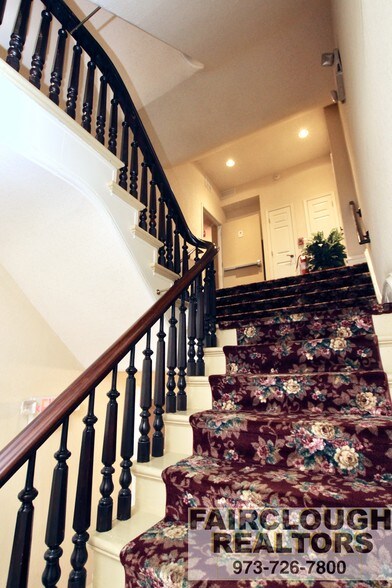 More Photos Of 430 Front St, Belvidere Hotel For Sale