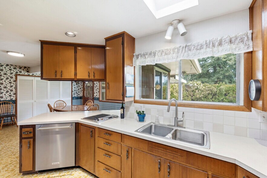 More Photos Of 1553 Bishop Rd, Chehalis Flex For Sale