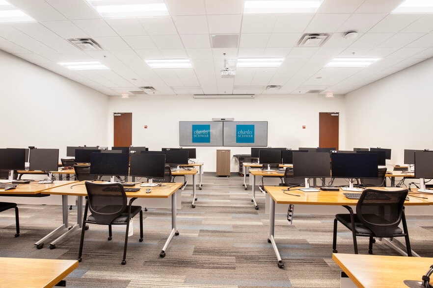 More Photos Of 70 S Keller Rd, Orlando Office For Sale
