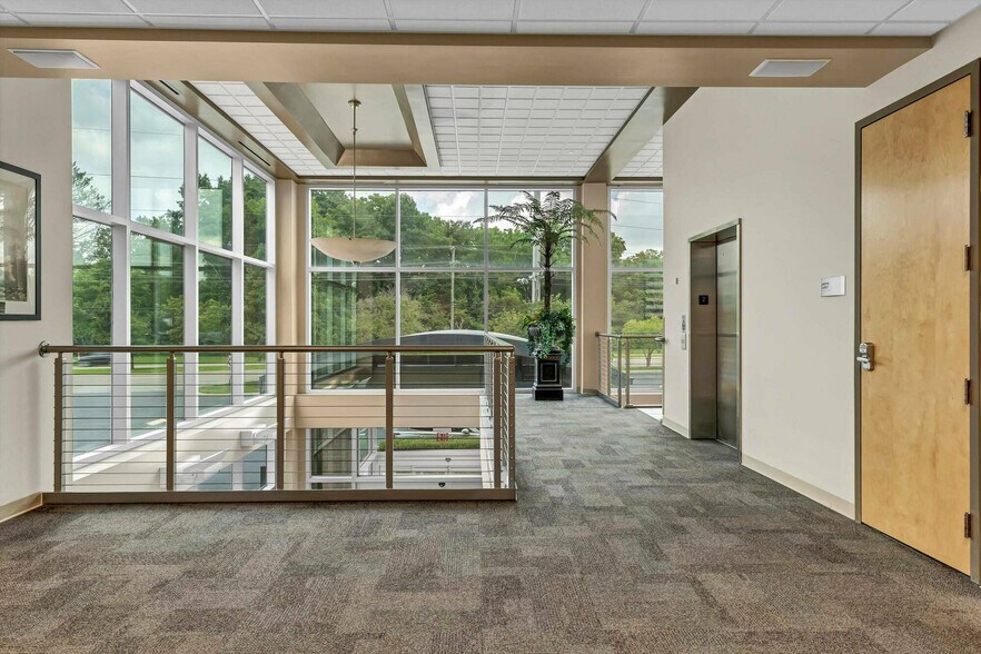 More Photos Of 575 Oak Ridge Tpke, Oak Ridge Medical For Sale