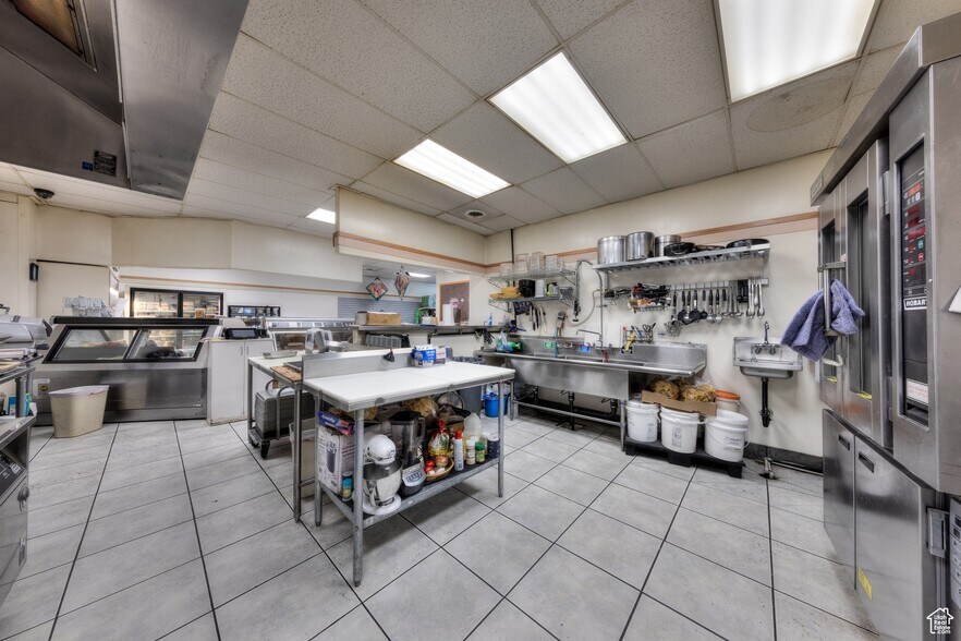 More Photos Of 80 S Broadway St, Green River Supermarket For Sale