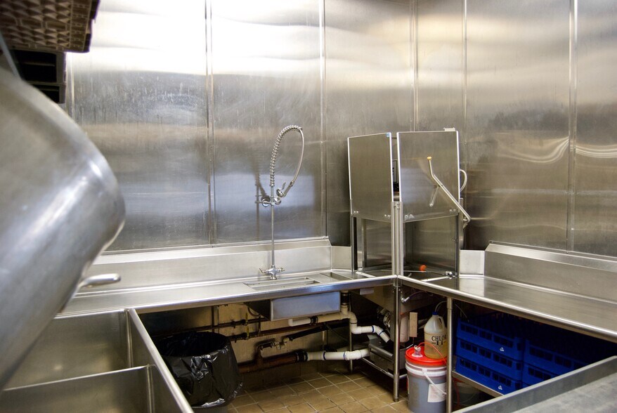 More Photos Of 690-692 State Route 66, Leechburg General Retail For Sale