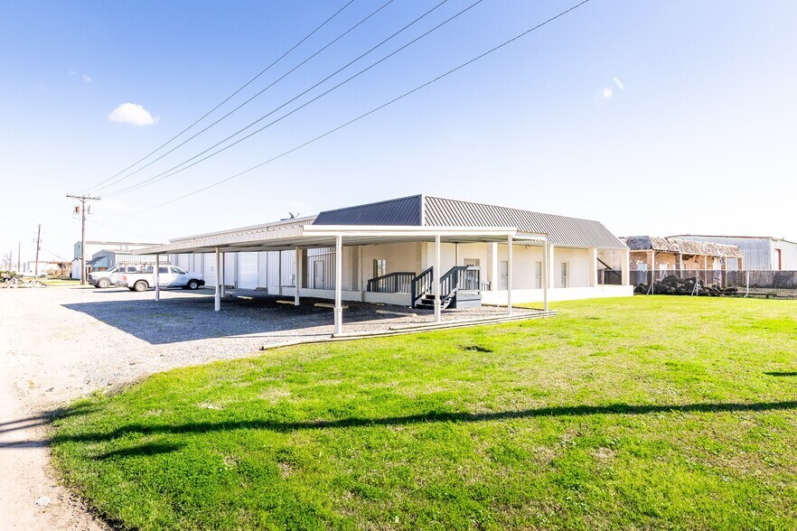 More Photos Of 101 Menard Rd, Houma Light Manufacturing For Lease