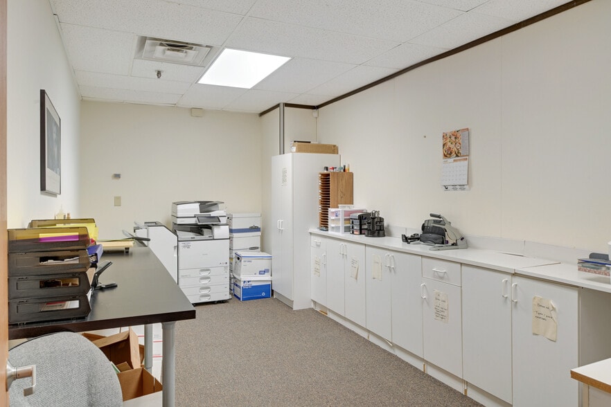 More Photos Of 2855 Anthony Ln S, Saint Anthony Office For Lease