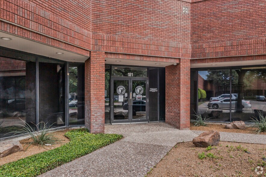 More Photos Of 850 E Arapaho Rd, Richardson Unknown For Lease