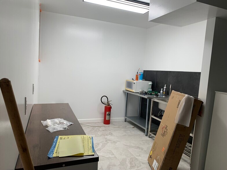 More Photos Of 35 Murray St, Saint Clair Specialty For Sale