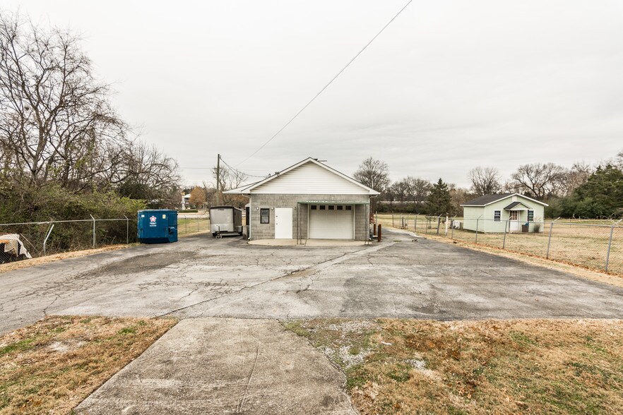 More Photos Of 124 Two Mile Pike, Goodlettsville Loft Creative Space For Sale