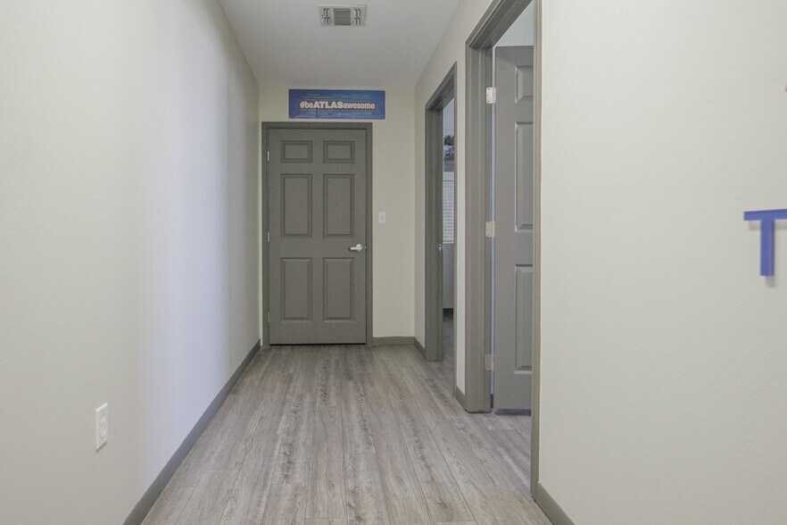 More Photos Of 808 Bob White Rd, Victoria Warehouse For Sale