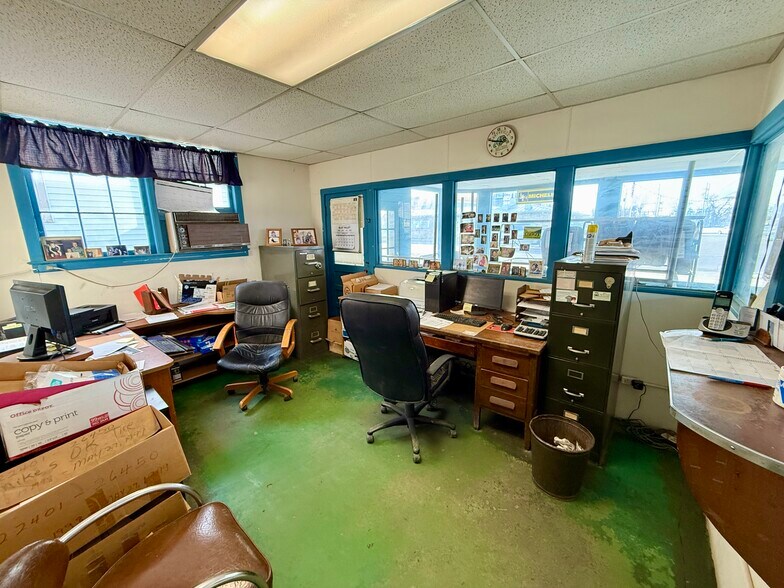 More Photos Of 400 Center St, Marysville Service For Sale