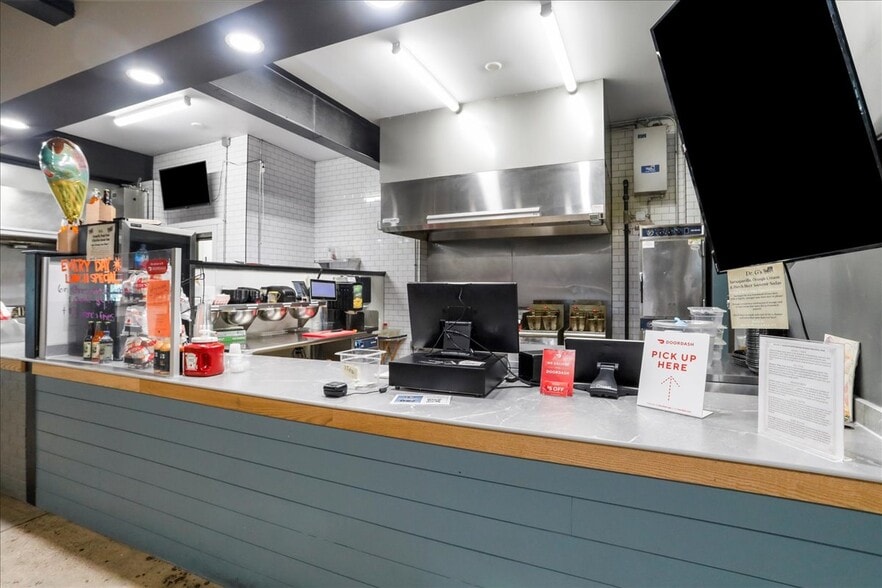 More Photos Of 985 Baltimore Pike, Gettysburg Storefront For Sale