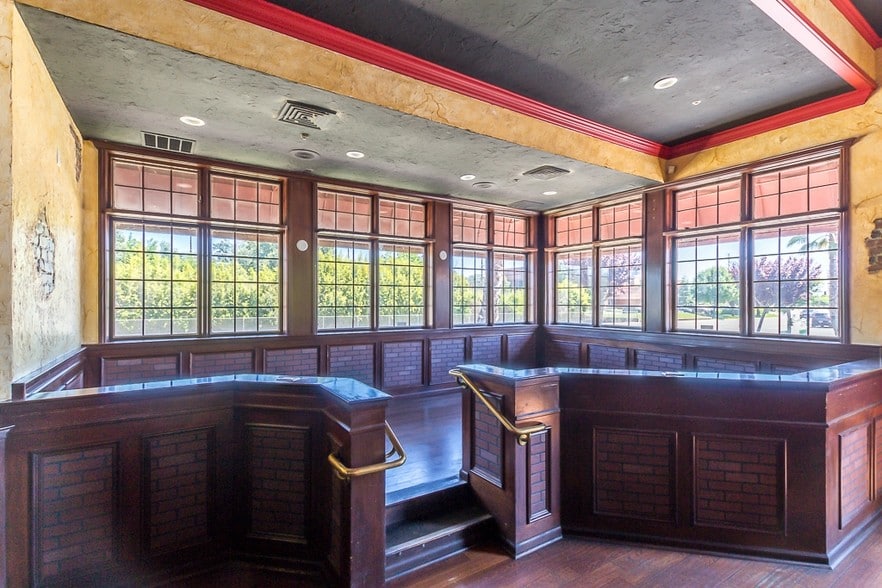 More Photos Of 1800 Churn Creek Rd, Redding Restaurant For Lease